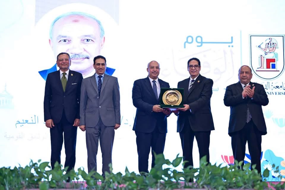 جامعة القاهرة تكرم الأستاذ الدكتور أسامة طلعت رئيس الهيئة العامة لدار الكتب والوثائق القومية في النسخة الثانية من «يوم الوفاء»